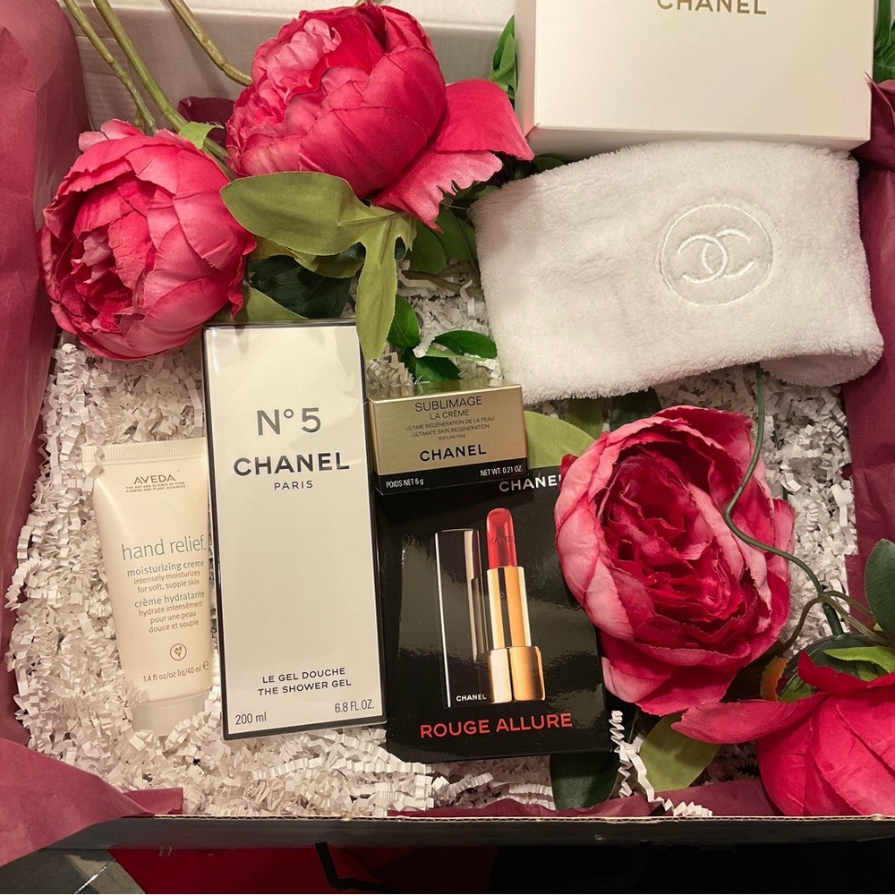 Chanel shower gel and refined luxury set